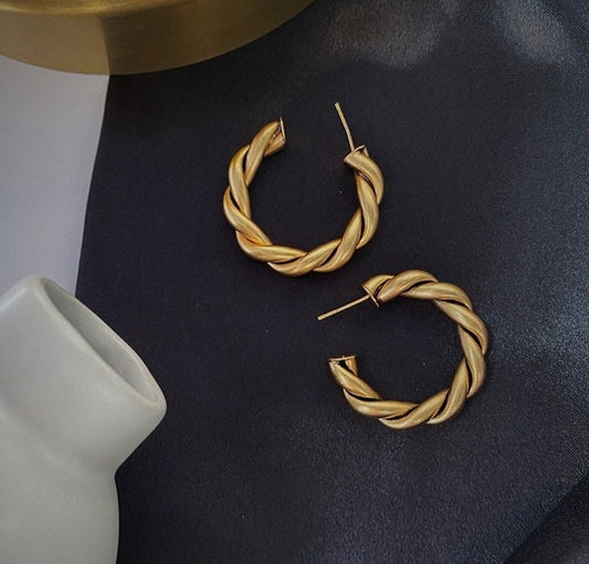 vintage minimalist gold twisted hoop earrings