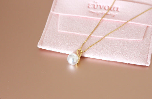 Dainty Floating Pearl Pendant Necklace
