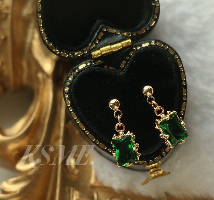 Elise 14K Gold Emerald Pendant Earrings, Green Gems Jewels | Vintage InspiredEarrings_Gold_Emerald Green_14k Gold_antique_accessory