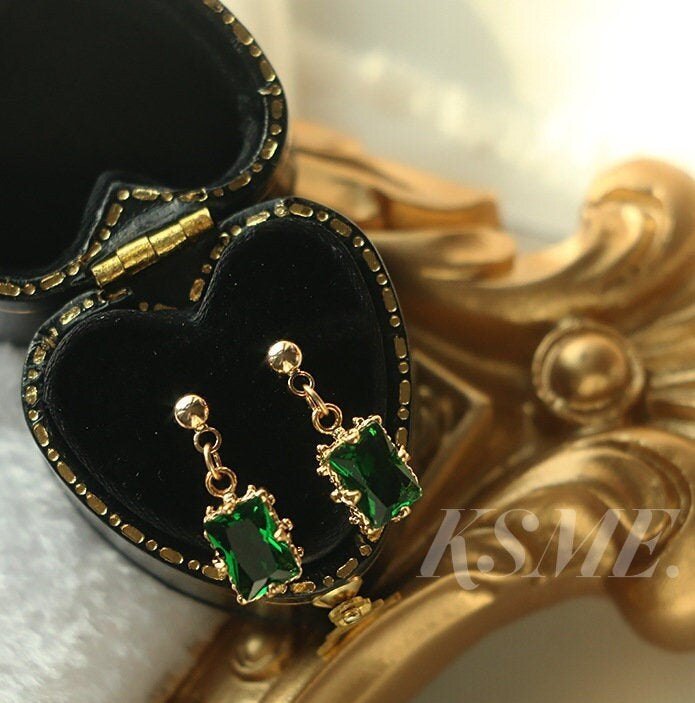 Elise 14K Gold Emerald Pendant Earrings, Green Gems Jewels | Vintage InspiredEarrings_Gold_Emerald Green_14k Gold_antique_accessory