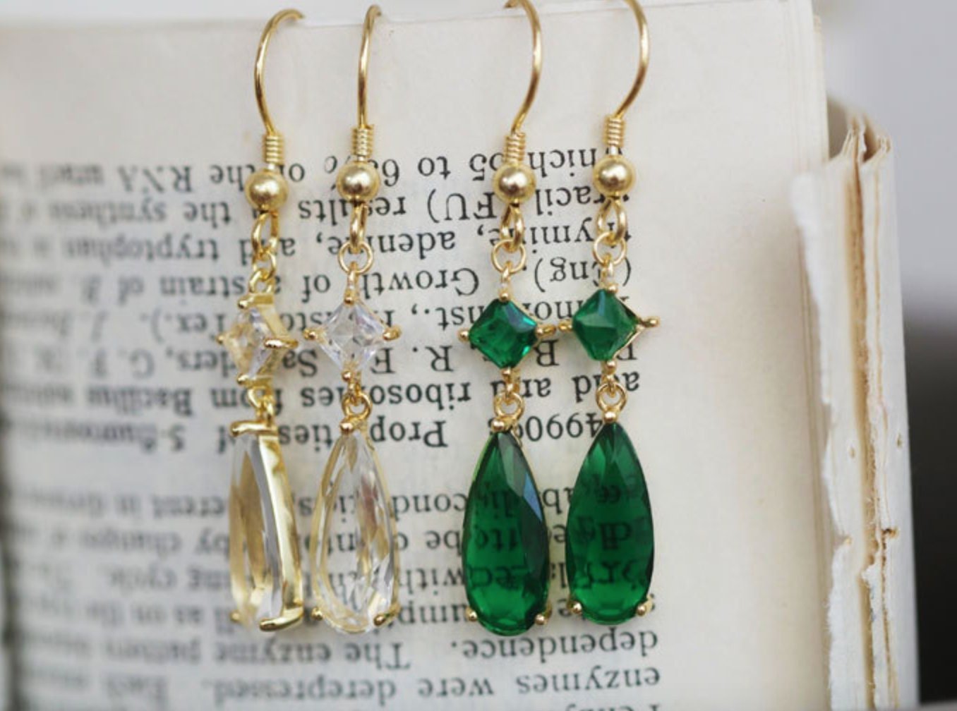 Emerie S925 Silver Emerald Green Dangle Earrings, Teardrop Gems | Vintage InspiredEarrings_Gold_White_birthday_gift_women_cubic_zircon_earring