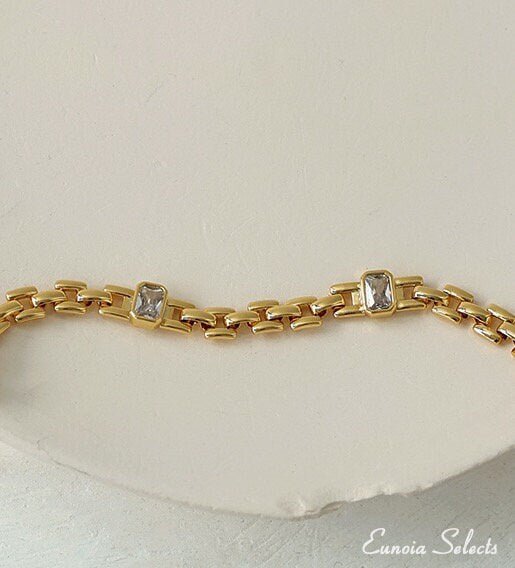 Leo 18k Gold Link Bracelet, Women's Watch Band w. Cubic Zirconia | Classy ModernBracelets_Gold_White_18k Gold_affordable_jewelry