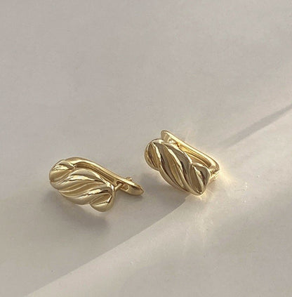 Skylar S925 Silver Stud Earrings for Everyday, Feather - Like Pattern | Minimalist ChicEarrings_Gold__dainty_earrings_french_girl_earrings