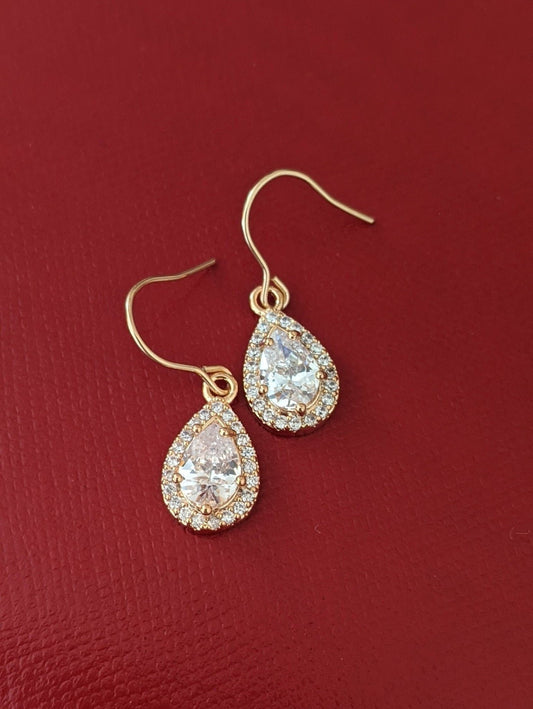 Victoria 14K Gold Plated Oval White Sparkly Gems | Vintage InspiredEarrings_Gold_White_14k Gold_antique_accessory