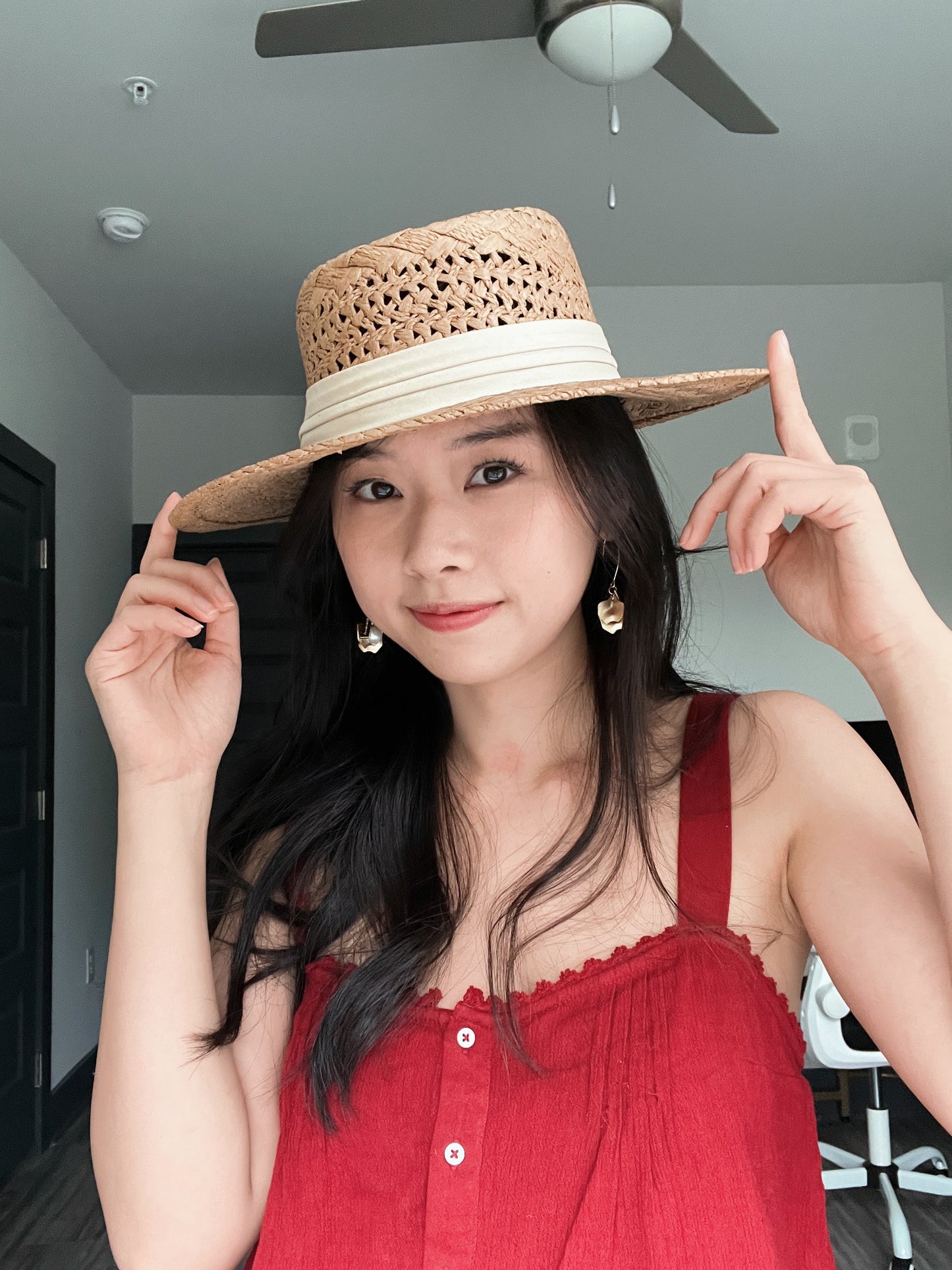 Model wearing summer hat