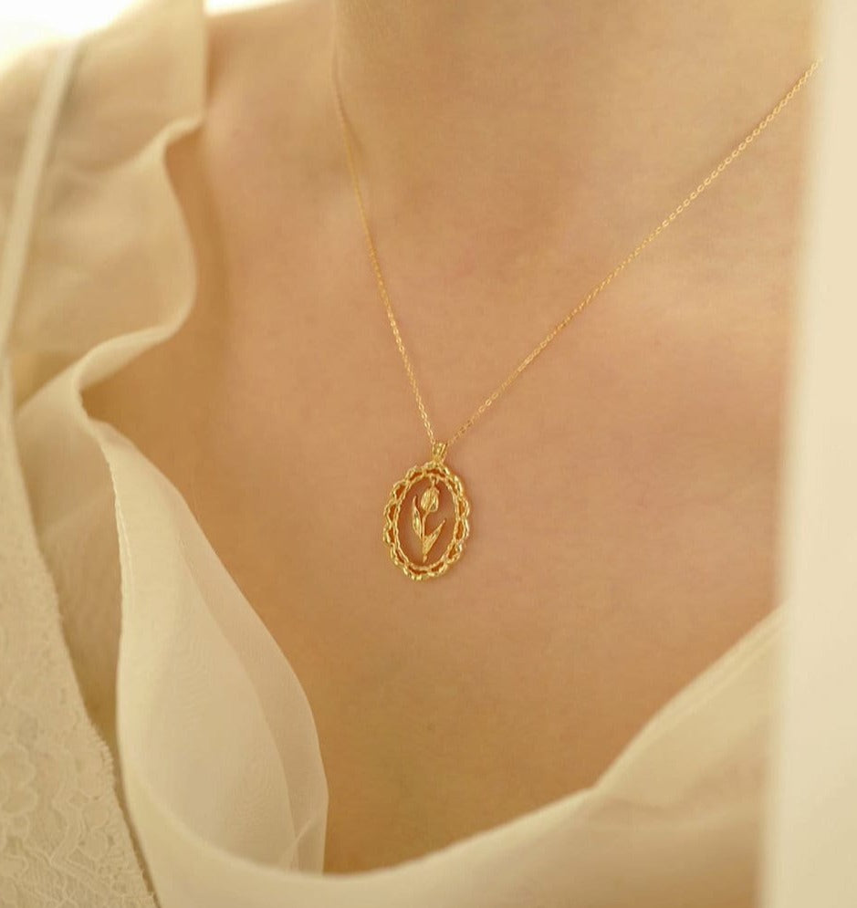 medallion gold necklace tulip pendant for women