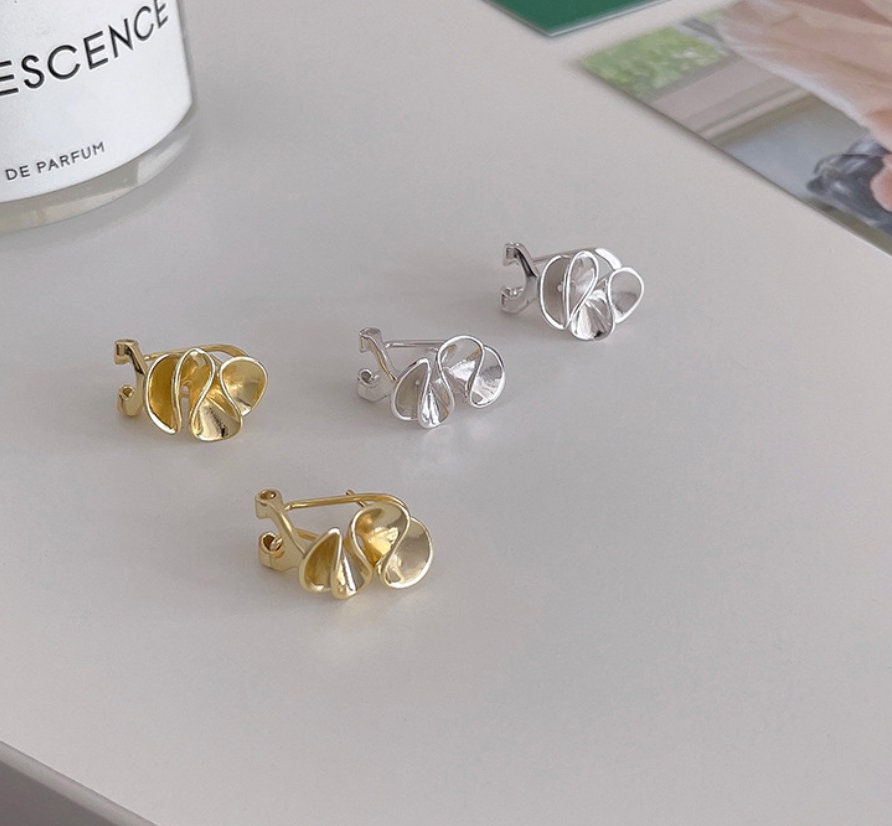 two set of French style minimalist earrings in gold/ silver version