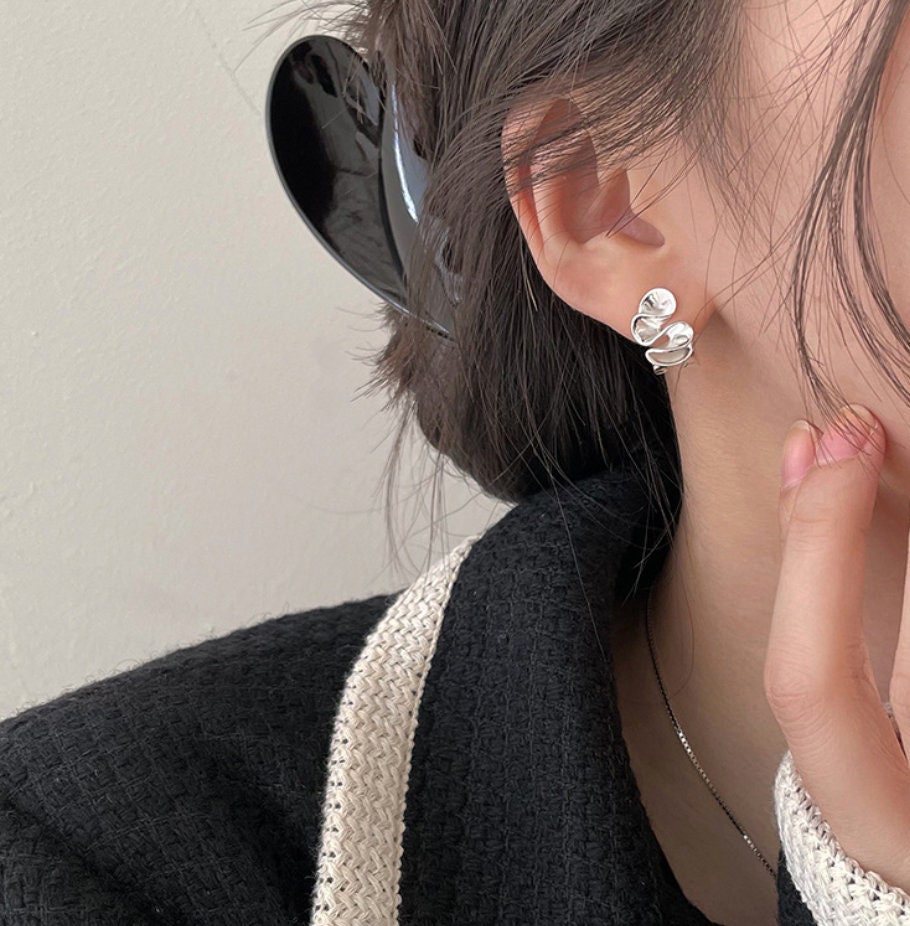model wearing minimalist earrings silver for women