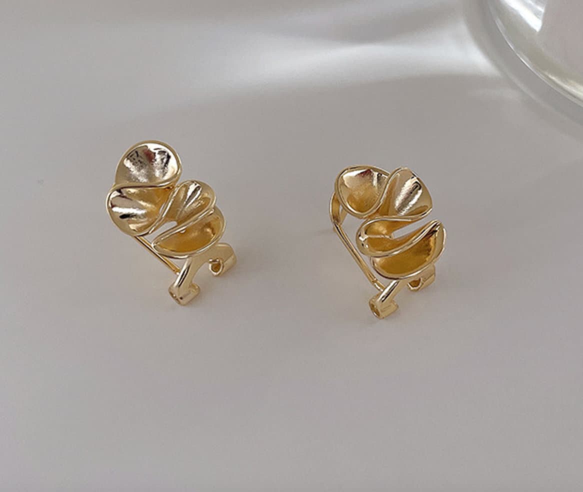 minimalist everyday stud earrings with gold plated S925 silver