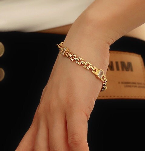 gold link bracelet womens sophisticated glamour jewelry